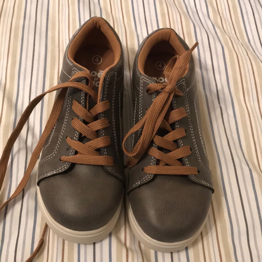 Nice dress sneakers never worn 4